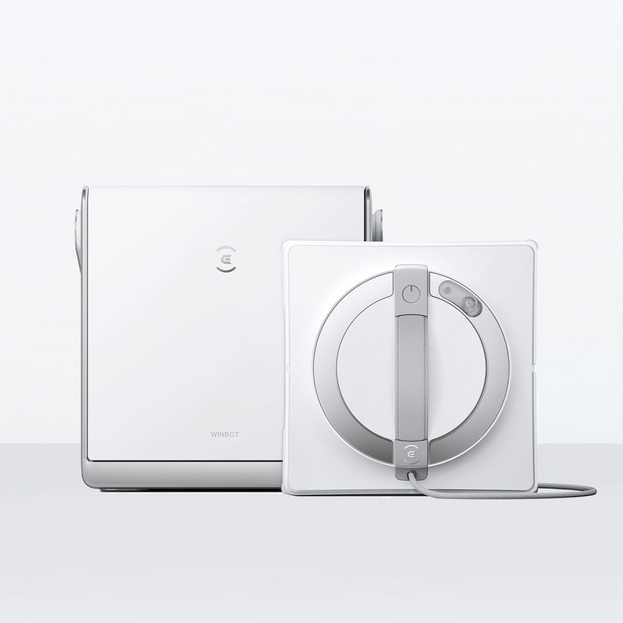 Ecovacs Winbot W2 Omni et sa station portable, photo officielle Ecovacs